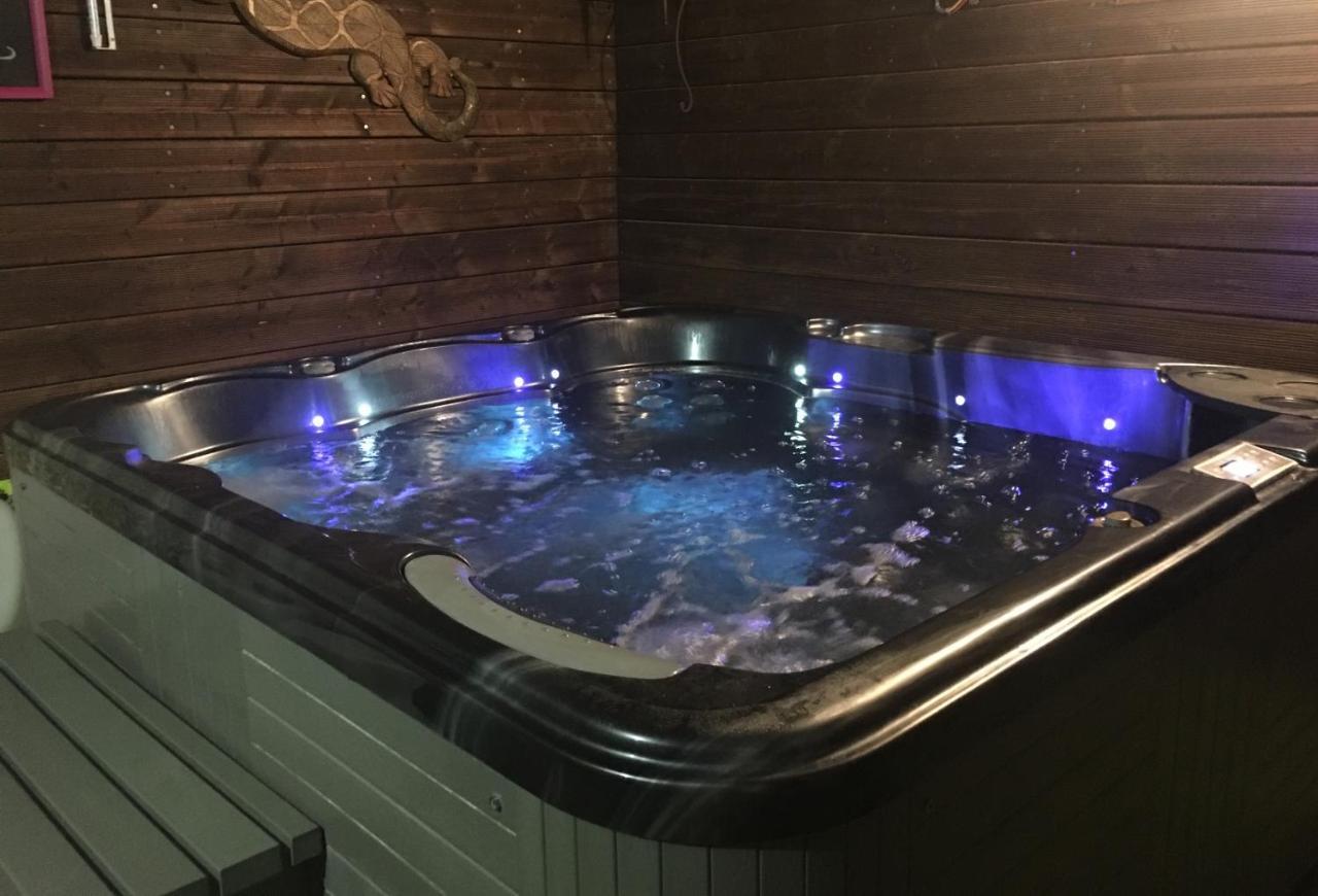 Jacuzzi Prive Chambre Et Table D Hotes Vauvert Exterior foto